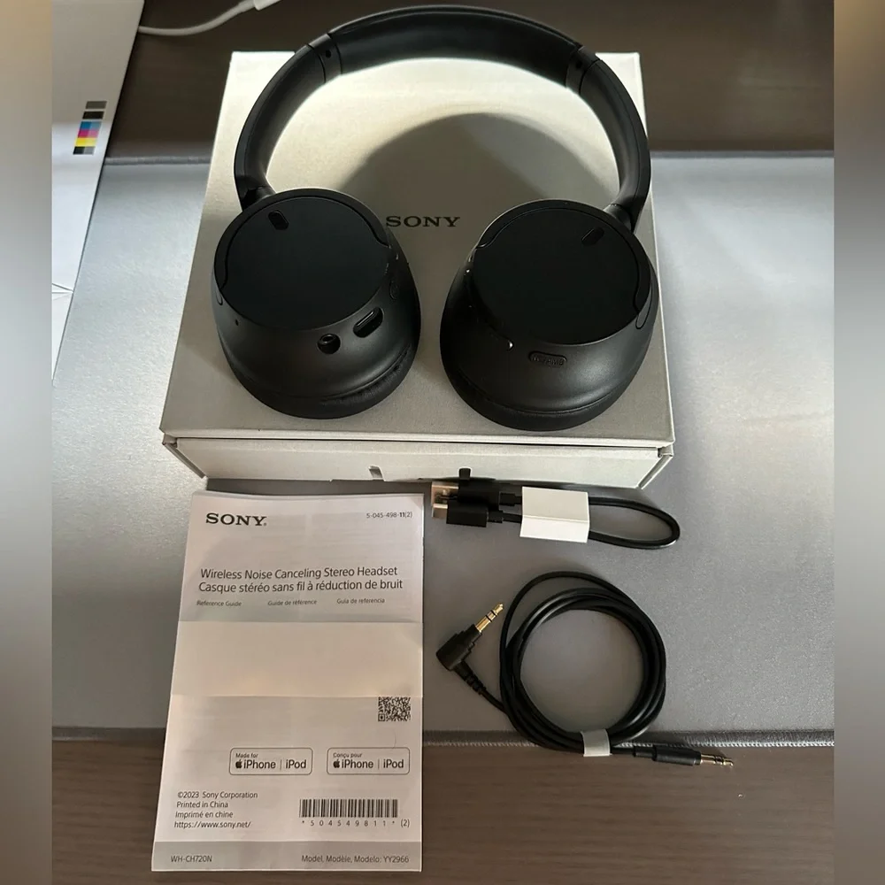 Sony Noise Canceling Headphones - Picture 1 of 7